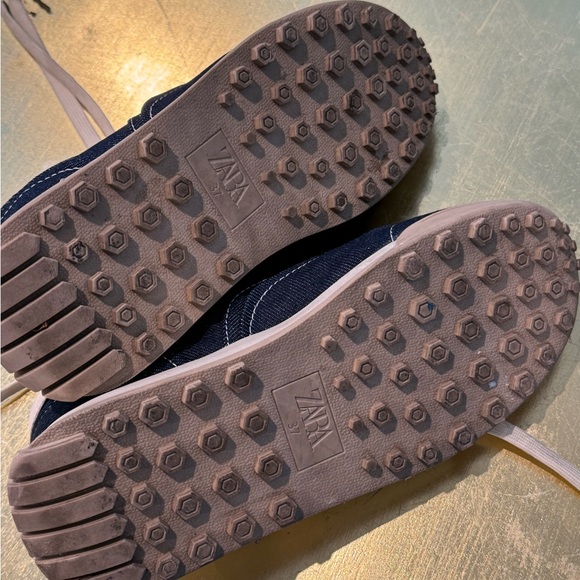 ZARA Dark Denim Sneakers Women Size
Euro 37 (6.5 US) - Picture 10 of 12